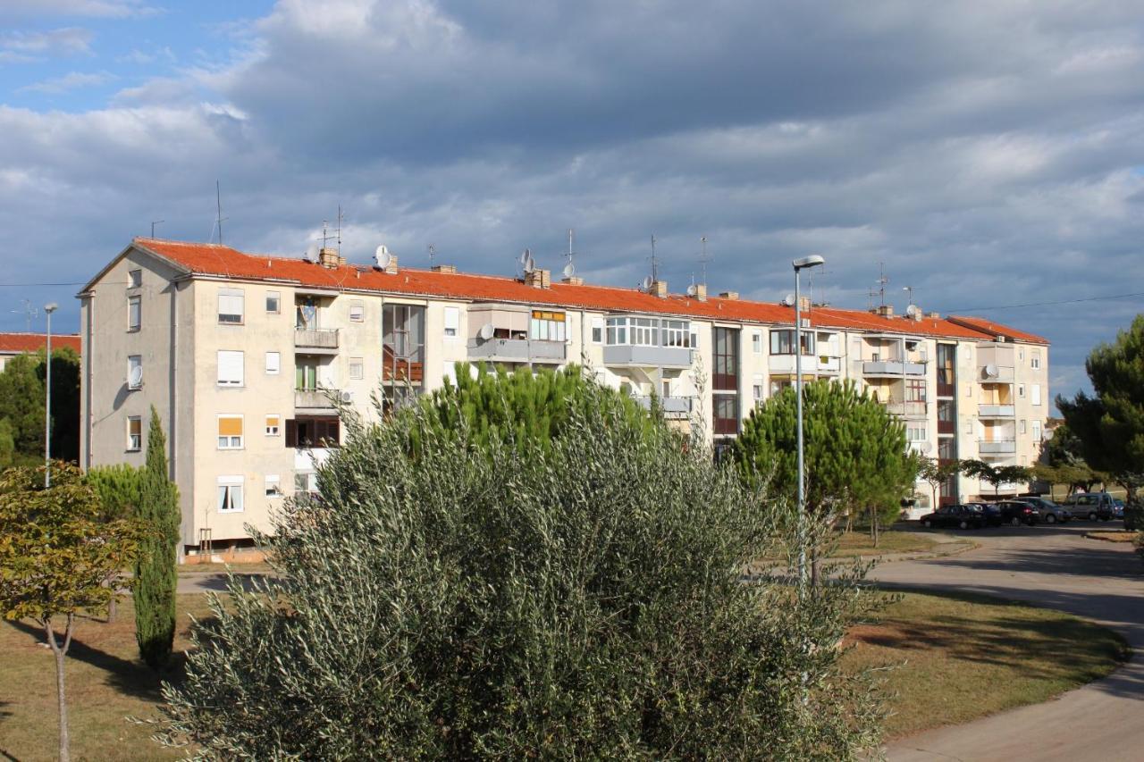 Apartments With A Parking Space Umag - 7057 Exterior foto